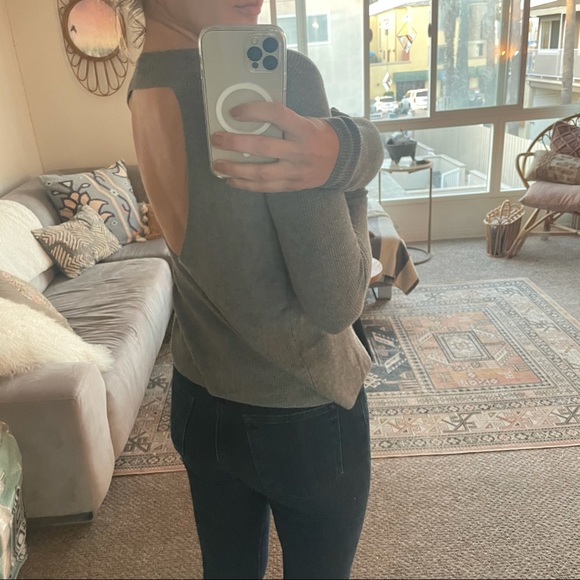 A.L.C. ‘Ty’ Gray Cutout Sweater - Picture 10 of 11